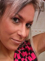 This sexy blonde knows what to do with her magic golden toy