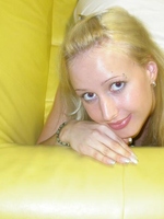 Teenage blonde camgirl showing her tight and wet pussylips