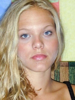 Teenage blonde showing her firm sexy body in a cropfield